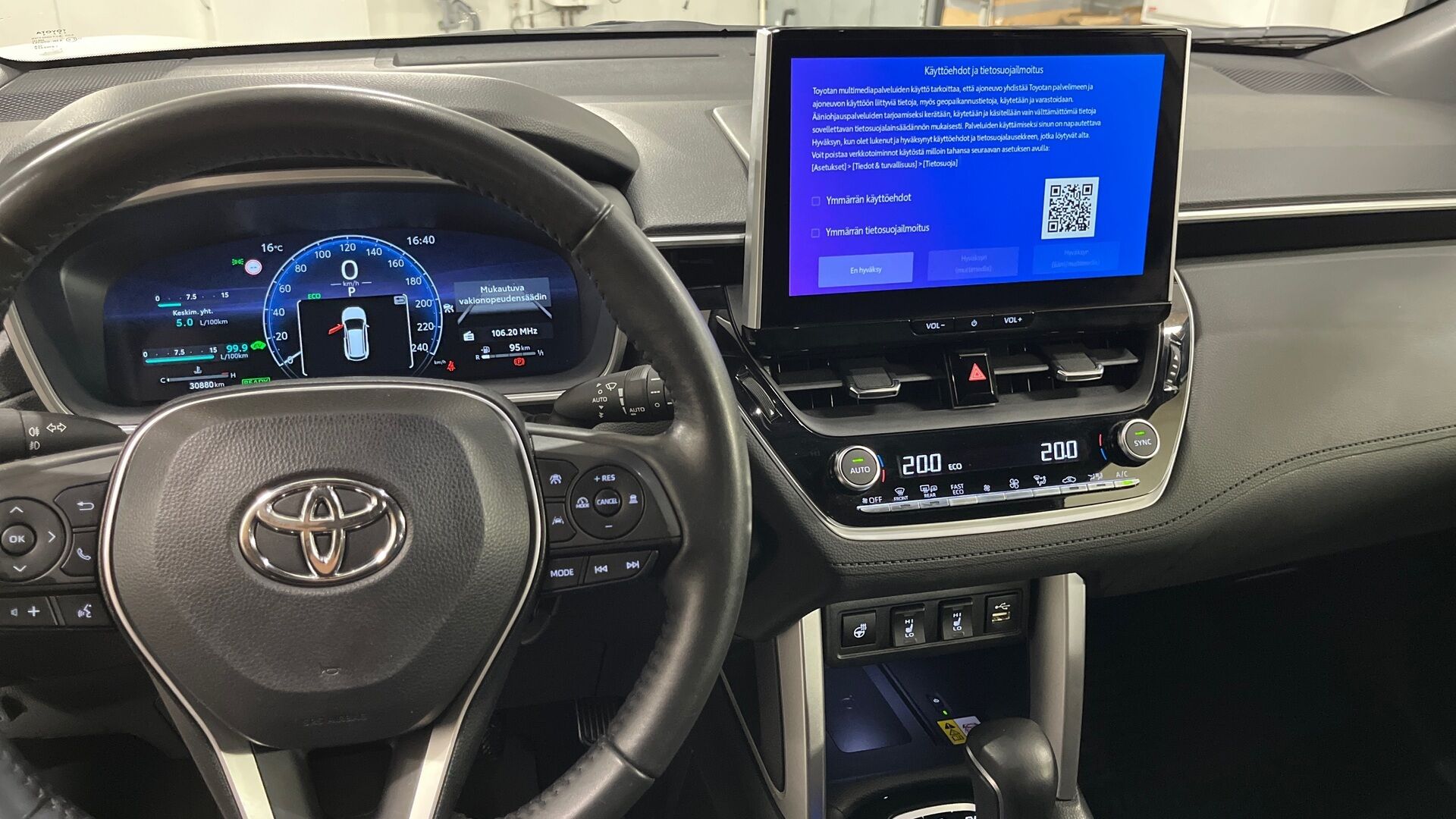 Toyota Corolla Cross iso kuva 10
