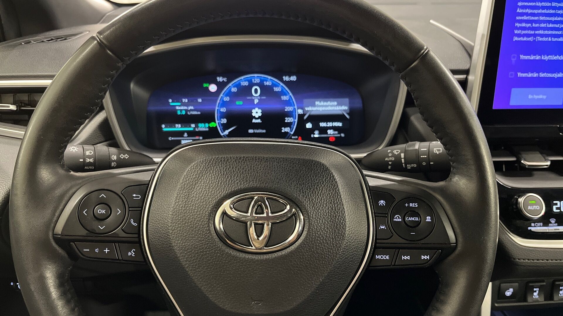 Toyota Corolla Cross iso kuva 11