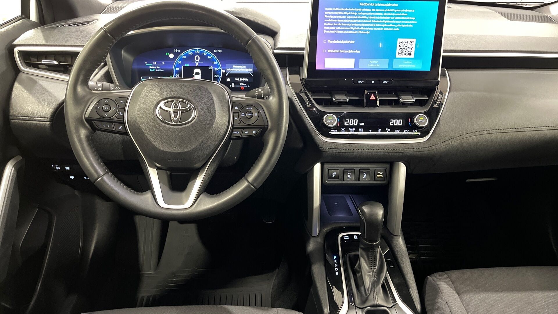 Toyota Corolla Cross iso kuva 9