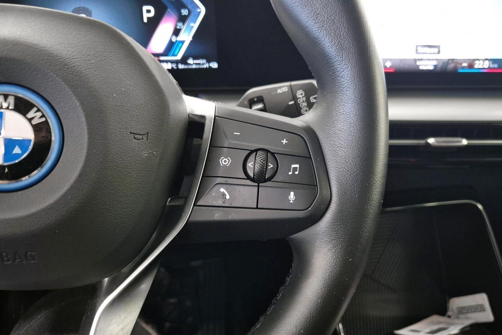 BMW X1 iso kuva 13