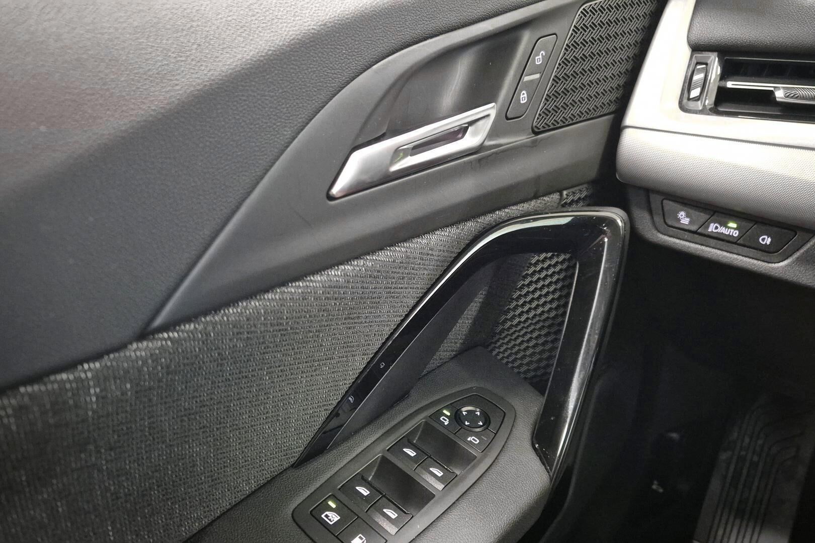 BMW X1 iso kuva 15