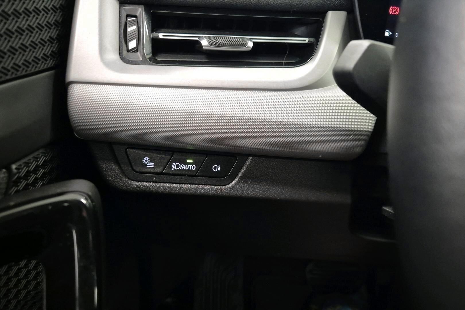 BMW X1 iso kuva 16