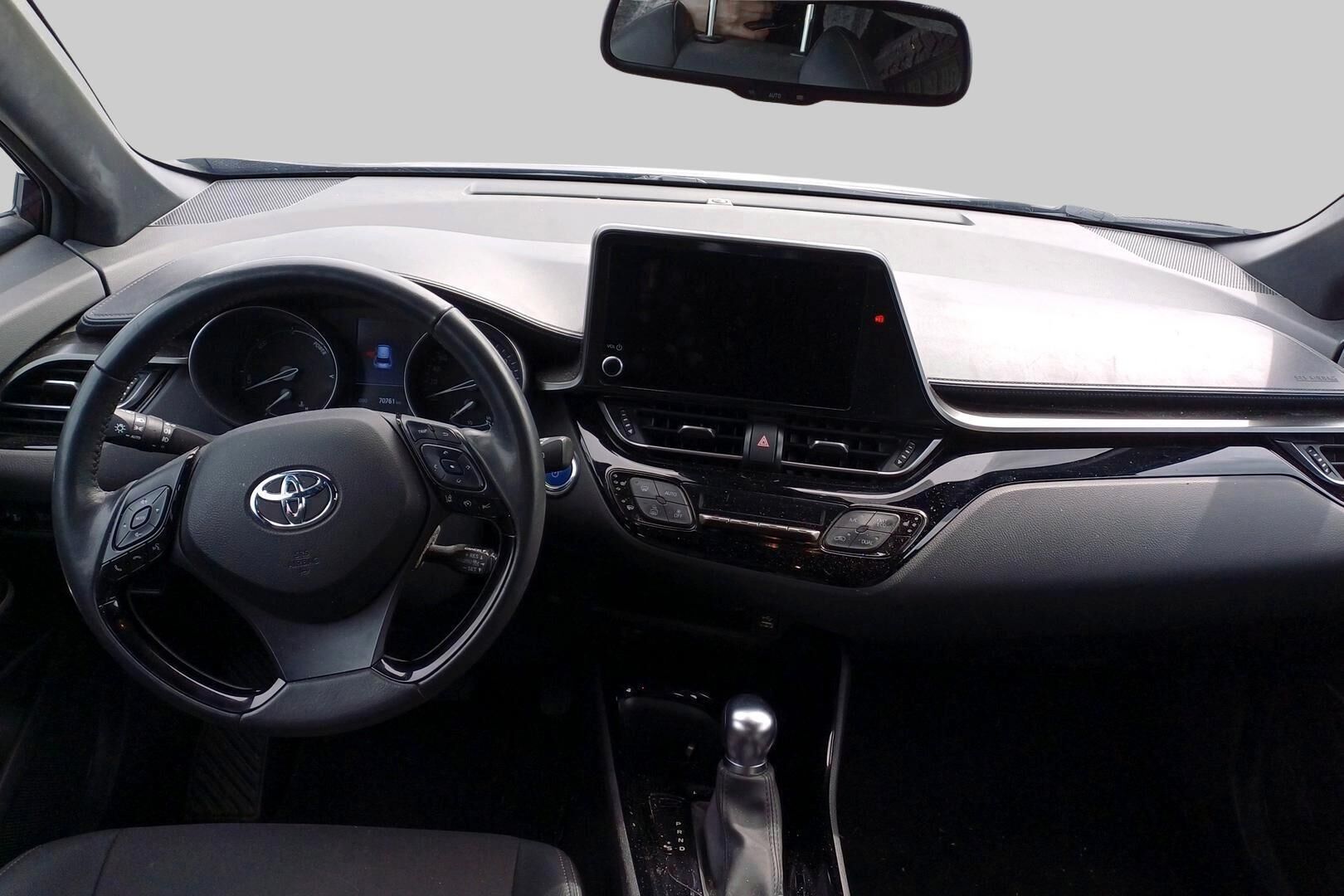 Toyota C-HR iso kuva 1