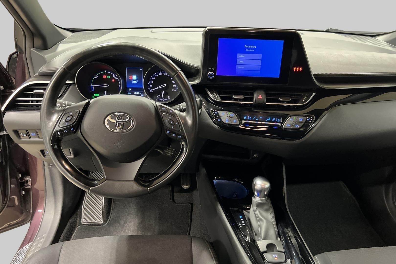 Toyota C-HR iso kuva 10