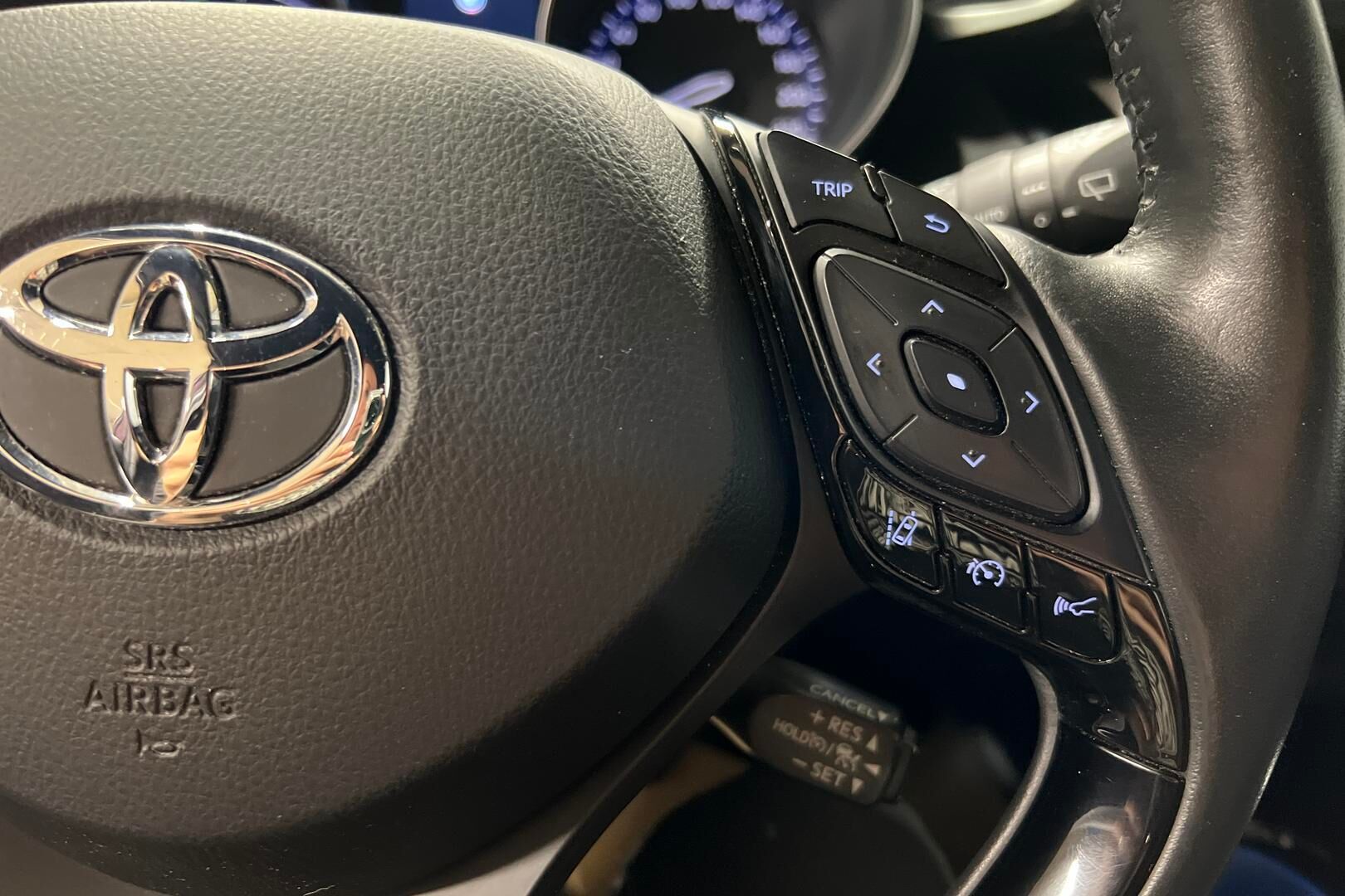 Toyota C-HR iso kuva 18