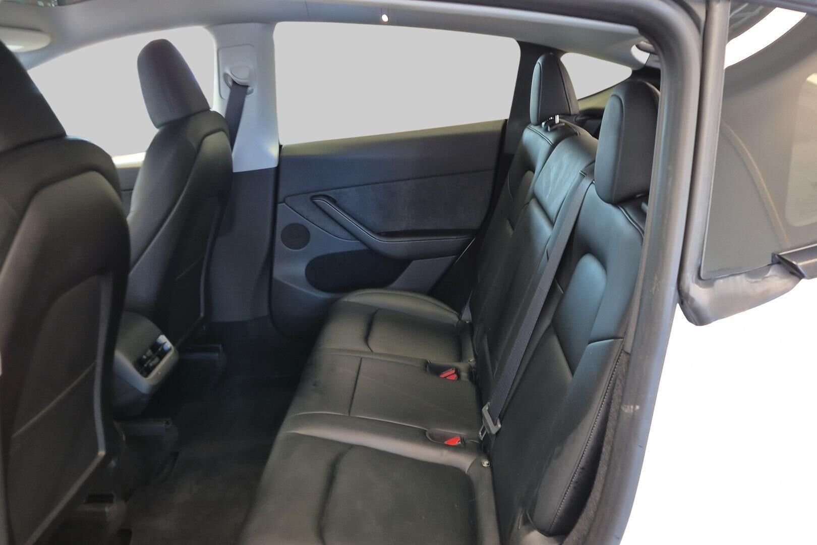 Tesla Model Y iso kuva 10