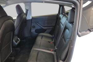 Tesla Model Y esikatselu 10