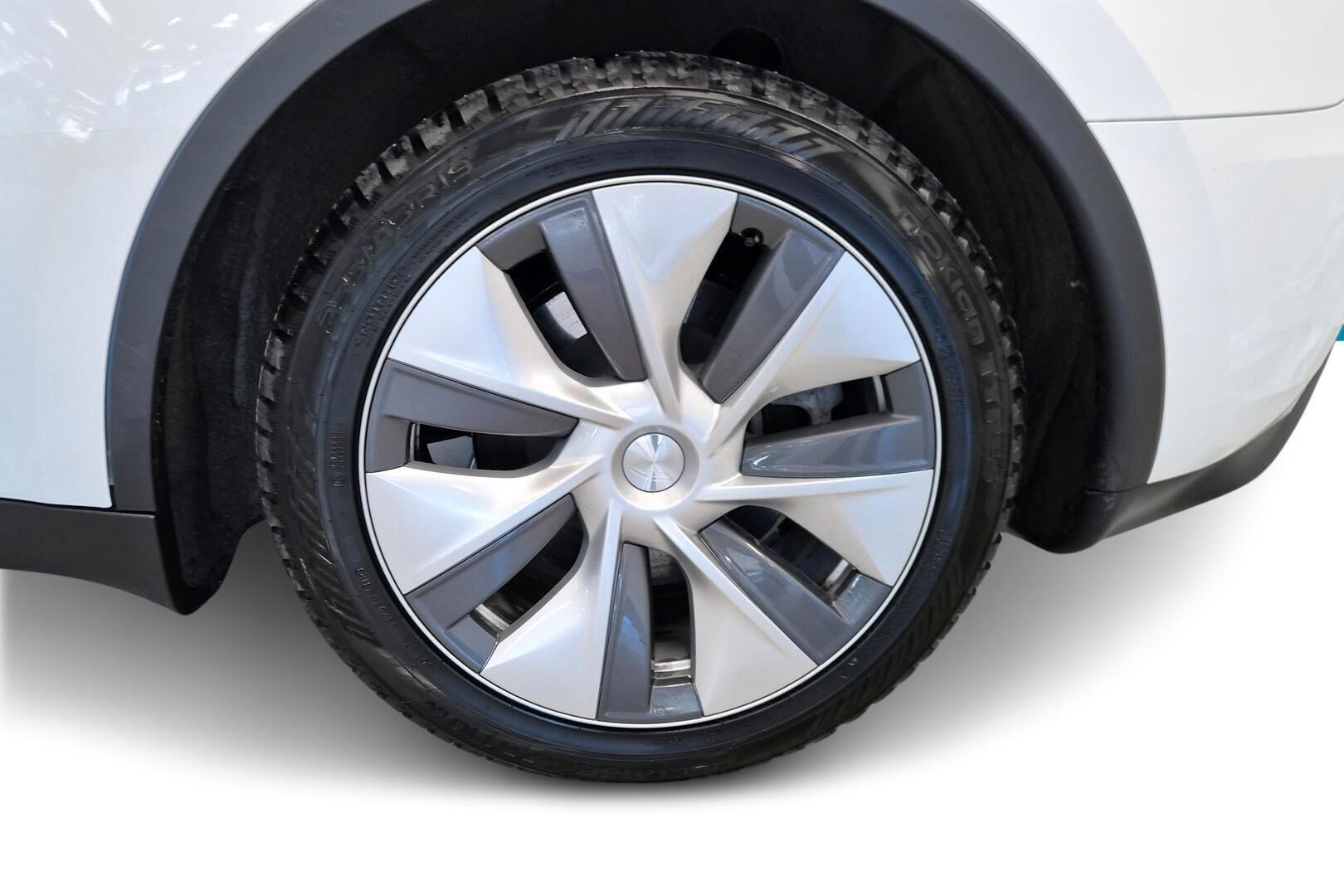 Tesla Model Y iso kuva 13