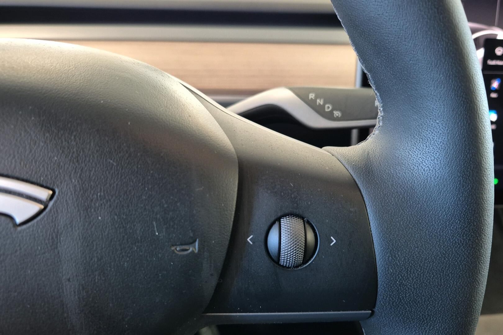 Tesla Model Y iso kuva 17