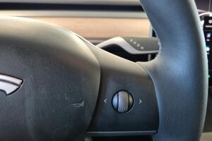 Tesla Model Y esikatselu 17