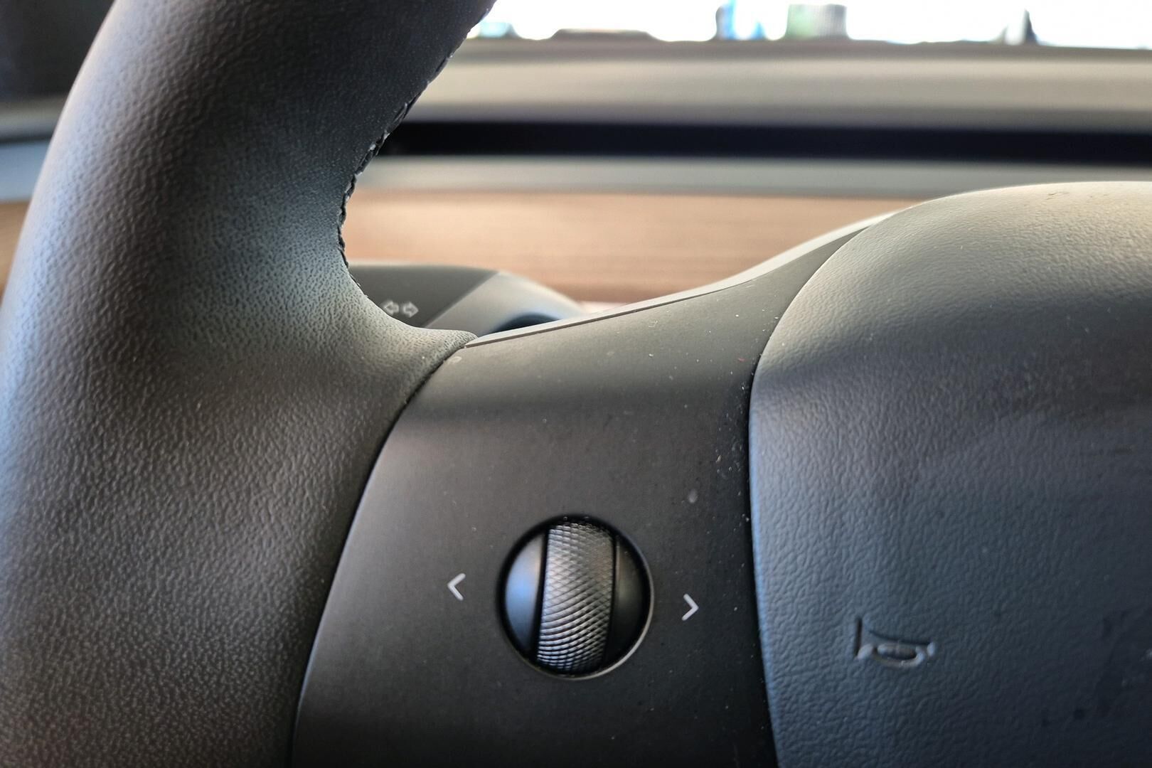 Tesla Model Y iso kuva 18