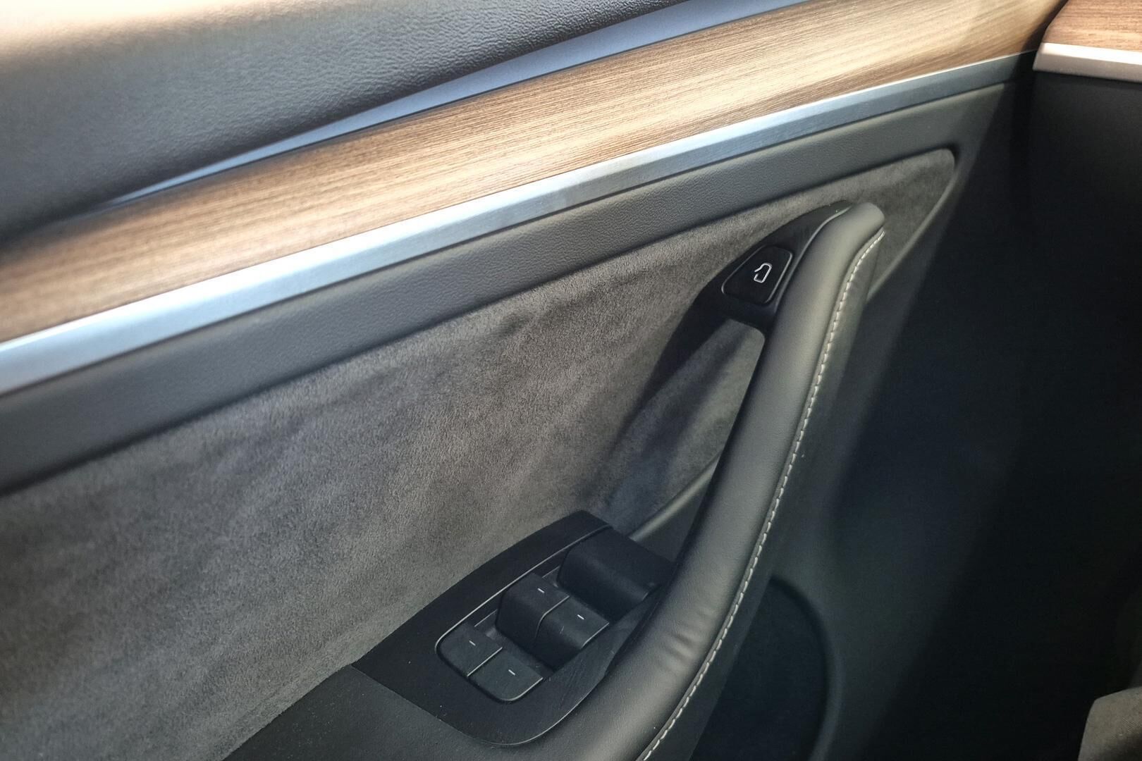 Tesla Model Y iso kuva 19