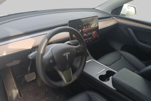 Tesla Model Y esikatselu 2