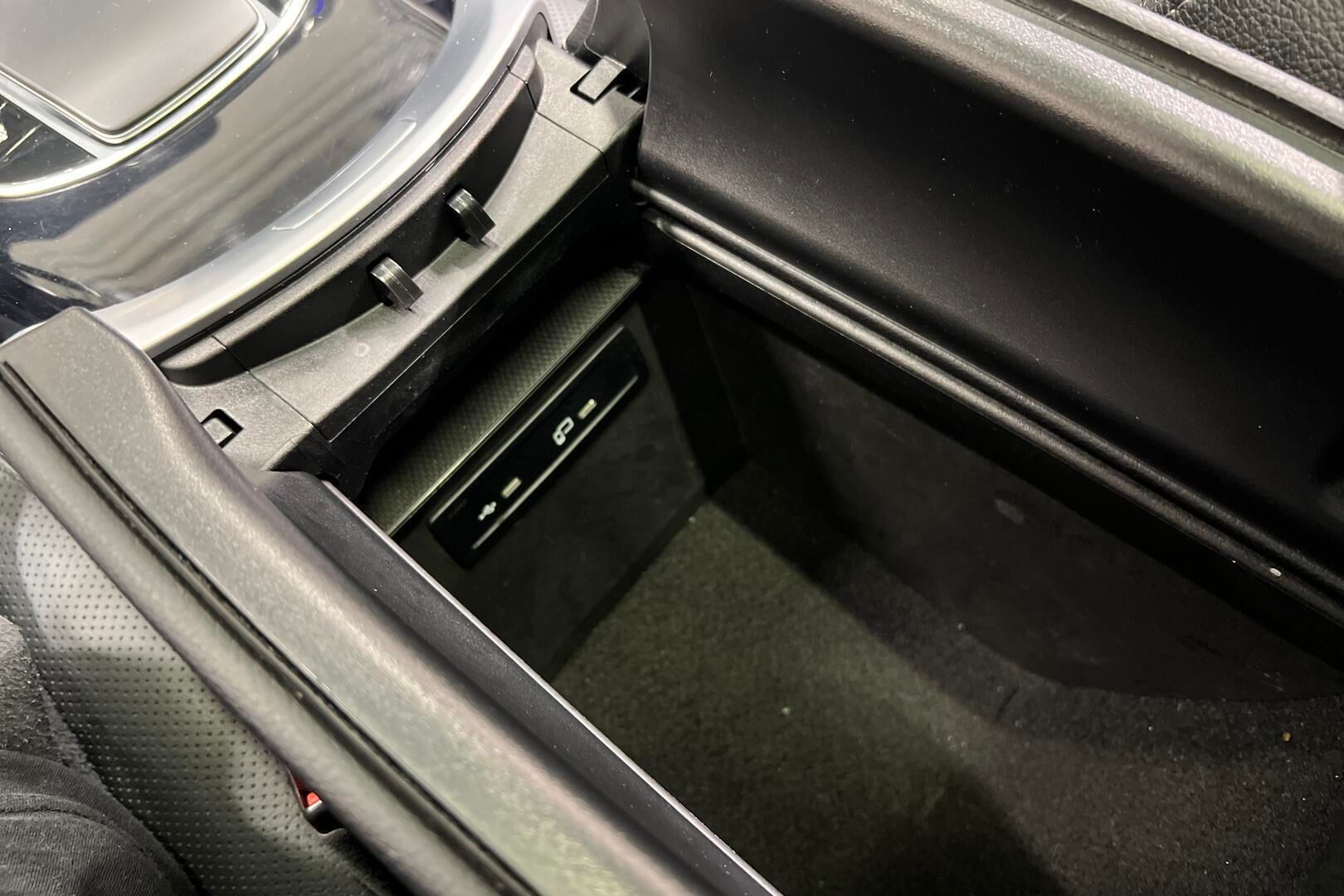 Mercedes-Benz EQC iso kuva 25