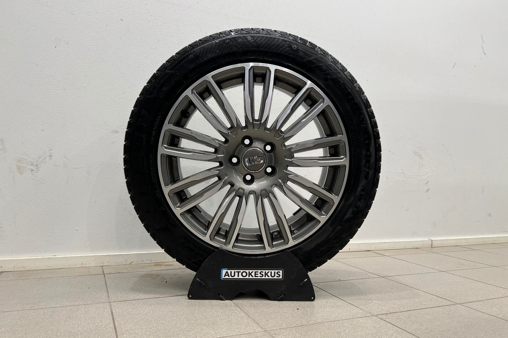 Mercedes-Benz EQC iso kuva 35