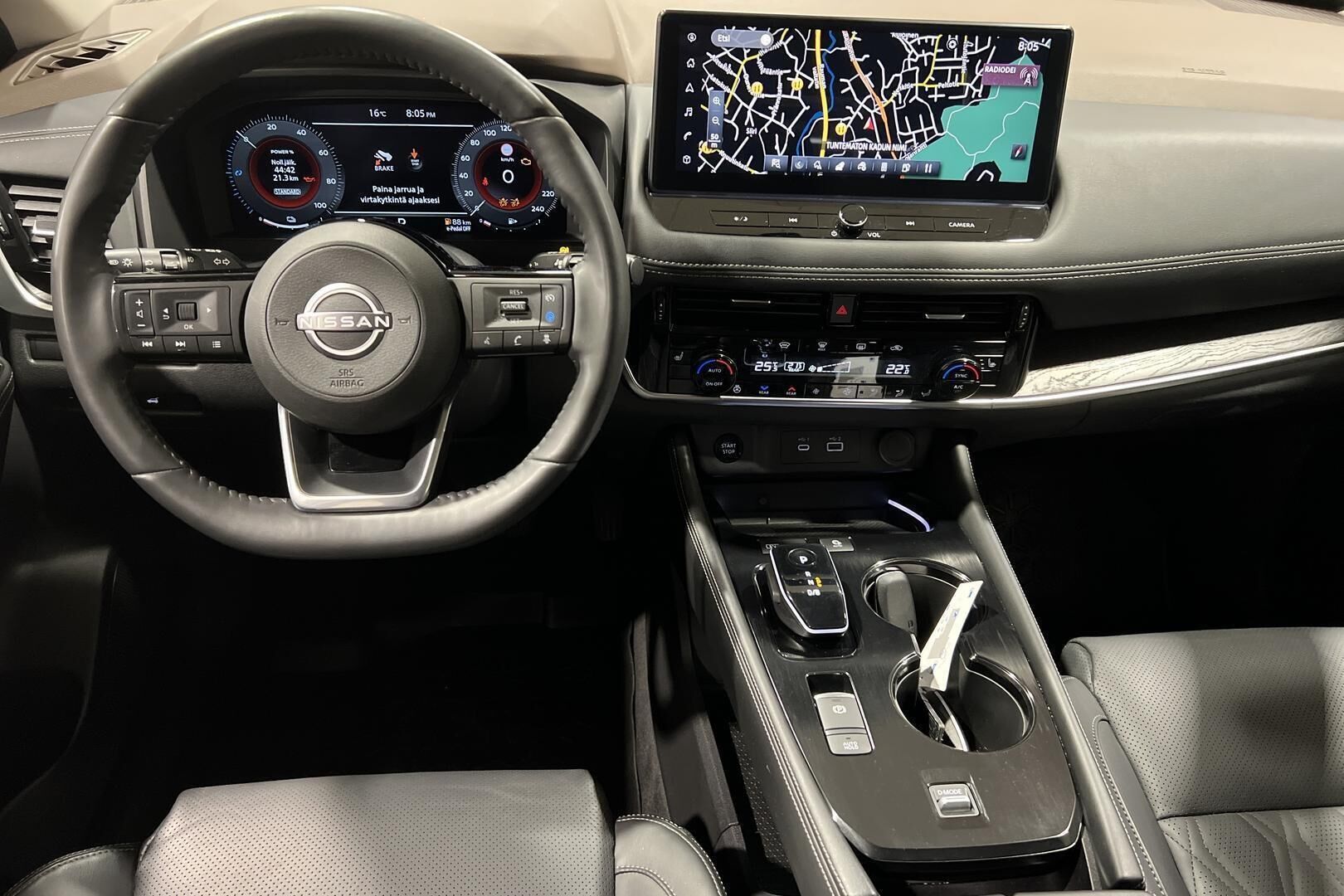 Nissan X-Trail iso kuva 11