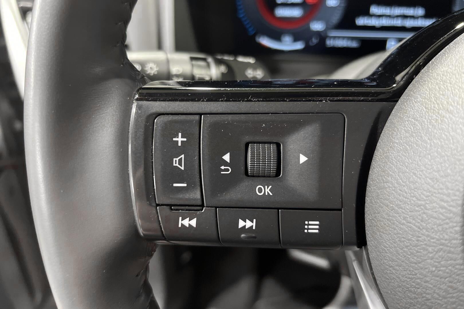 Nissan X-Trail iso kuva 17