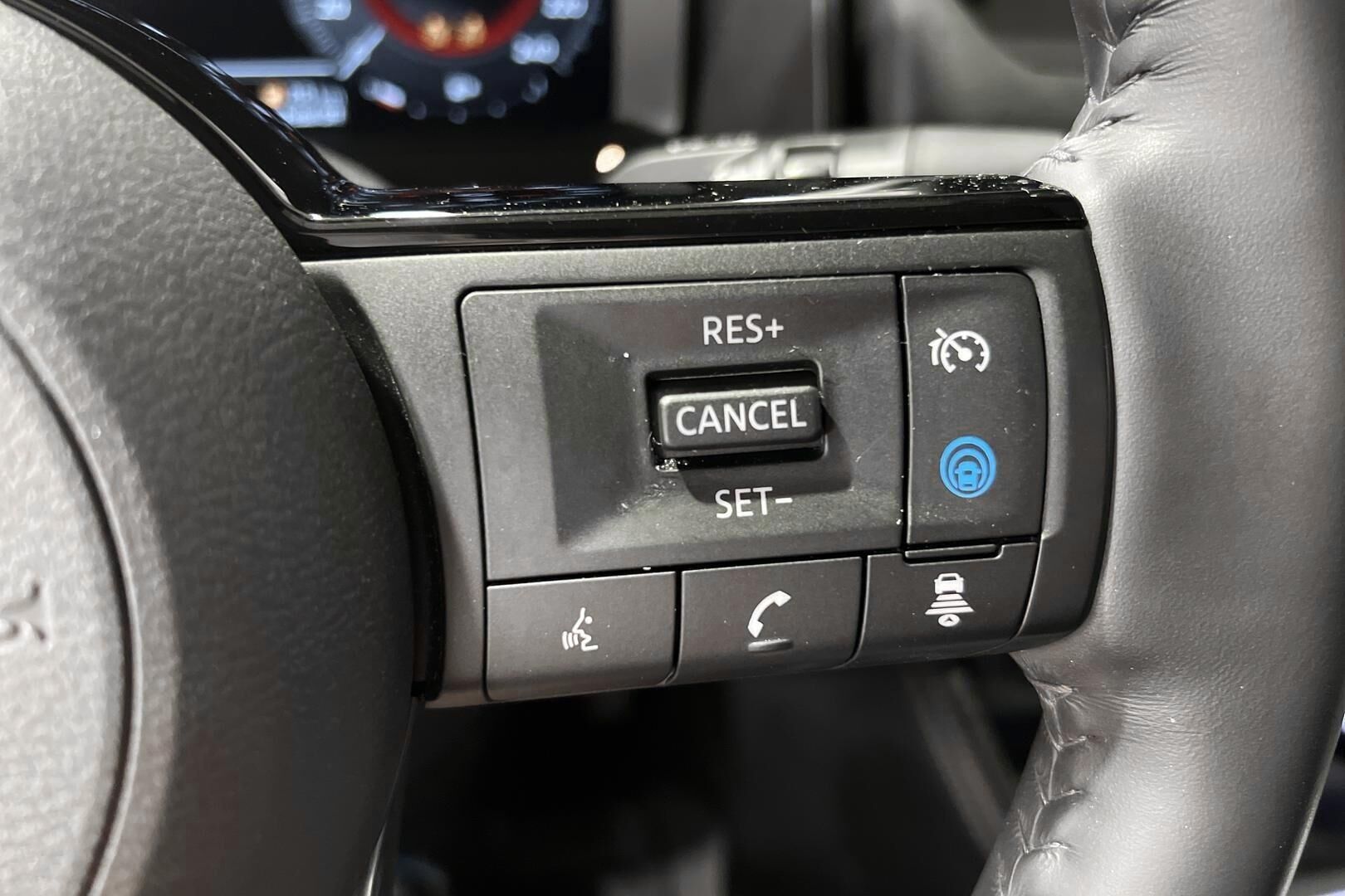 Nissan X-Trail iso kuva 18