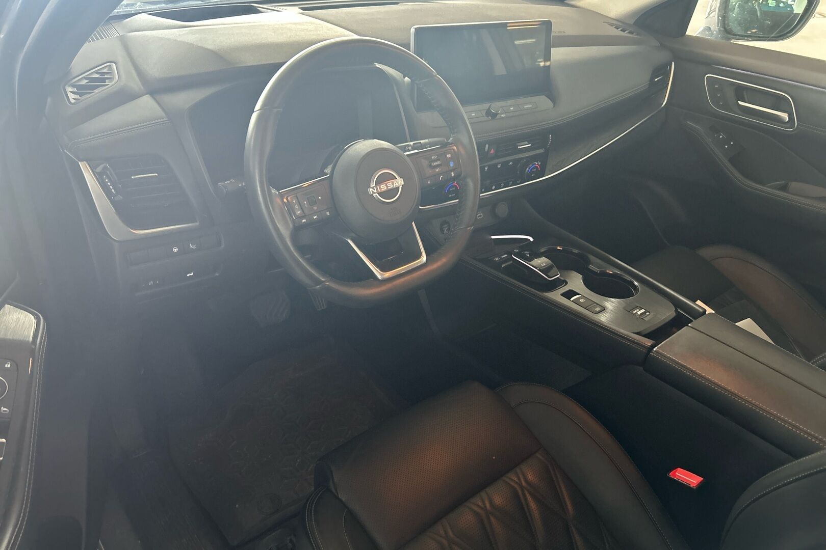 Nissan X-Trail iso kuva 2