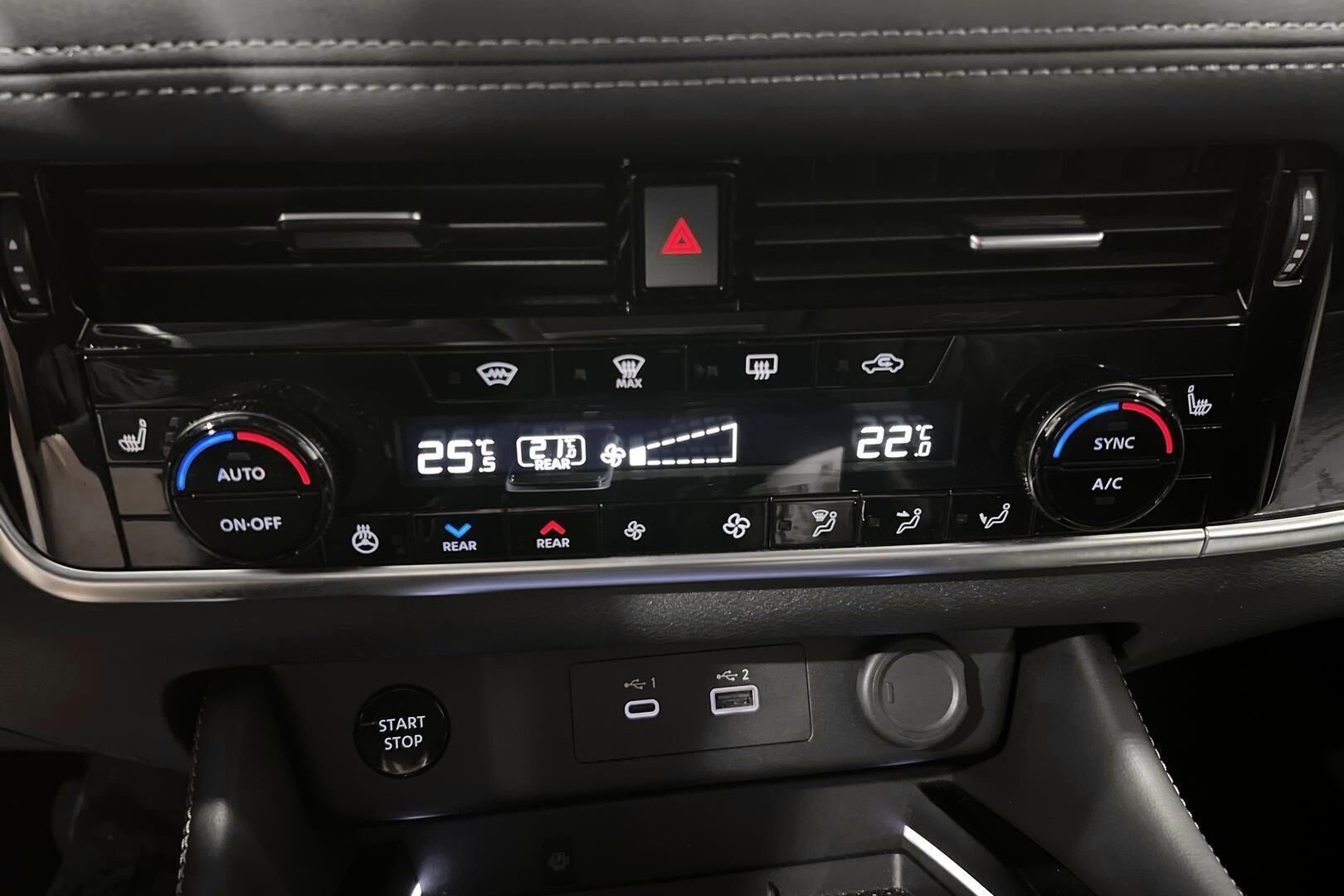 Nissan X-Trail iso kuva 20