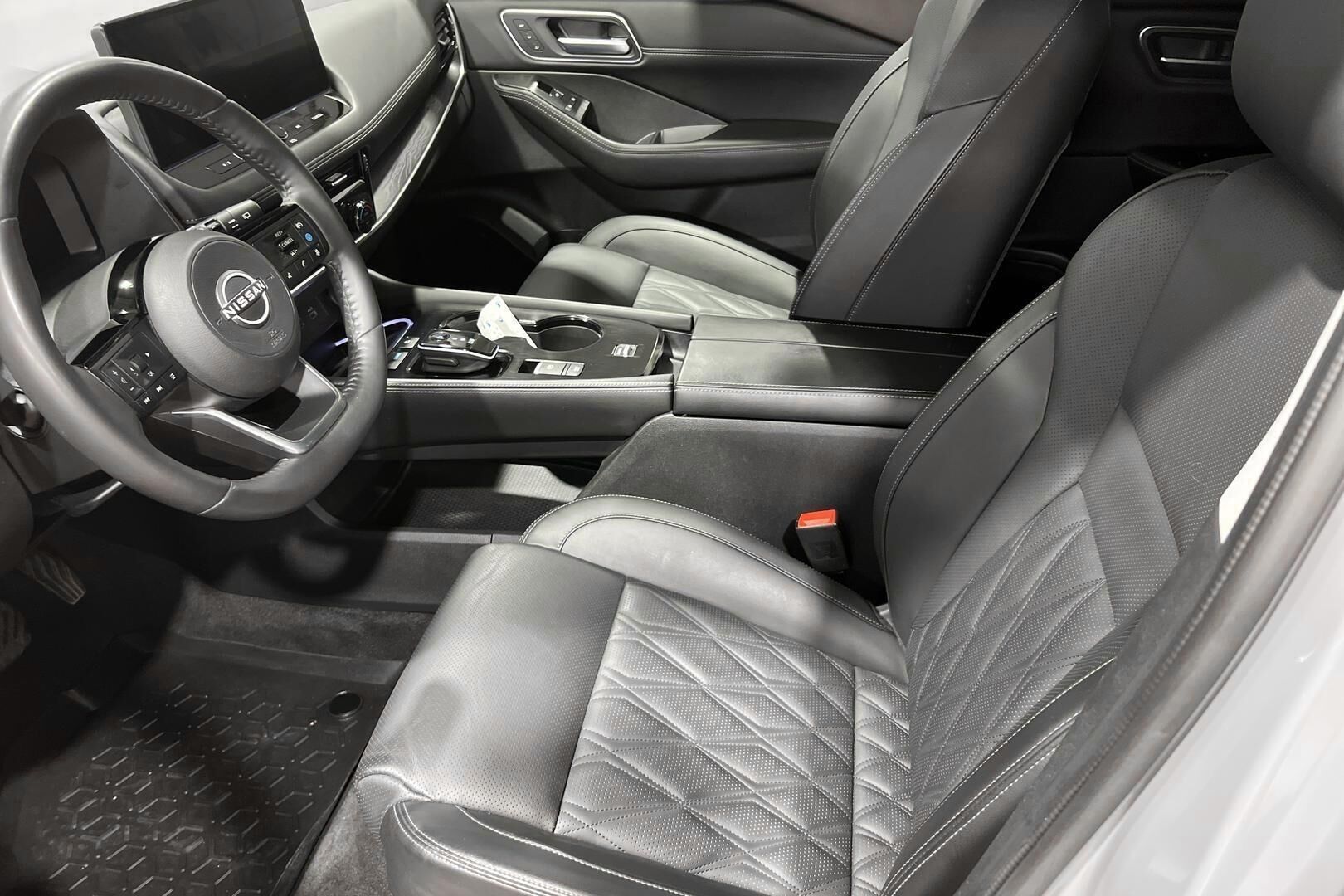 Nissan X-Trail iso kuva 9