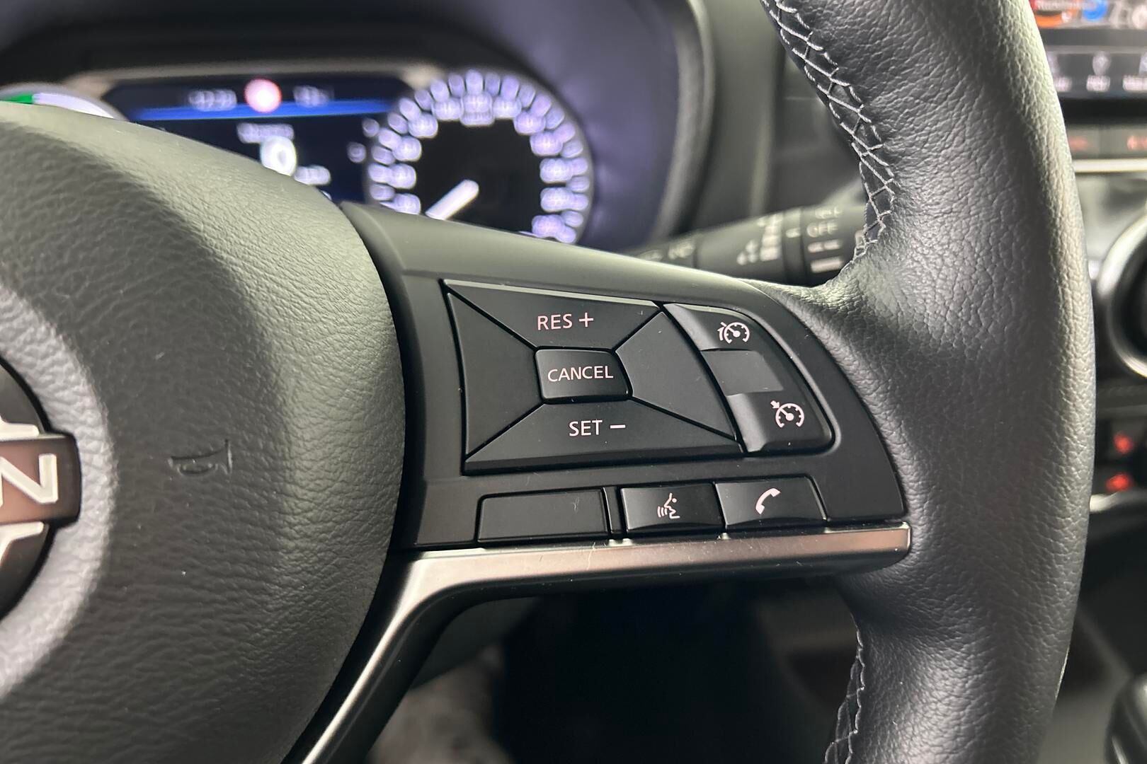 Nissan Juke iso kuva 14