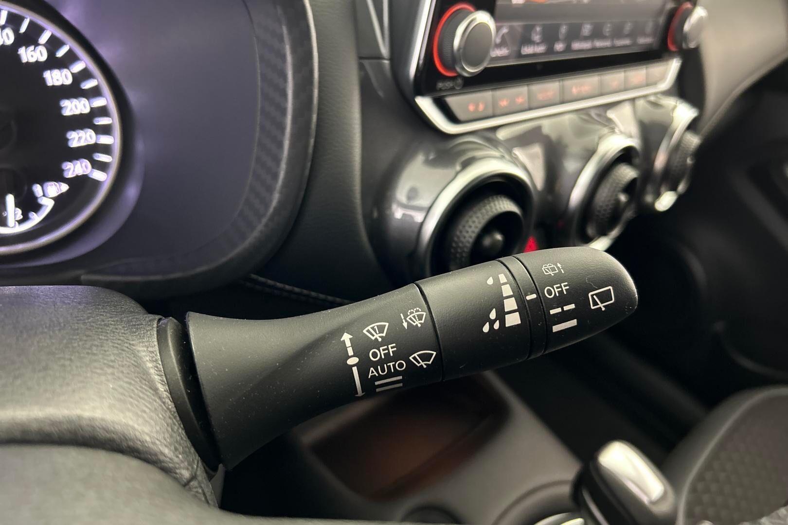 Nissan Juke iso kuva 15