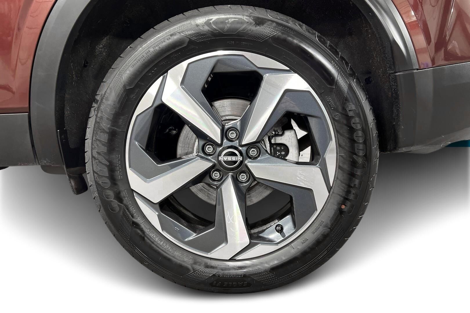 Nissan Qashqai iso kuva 13