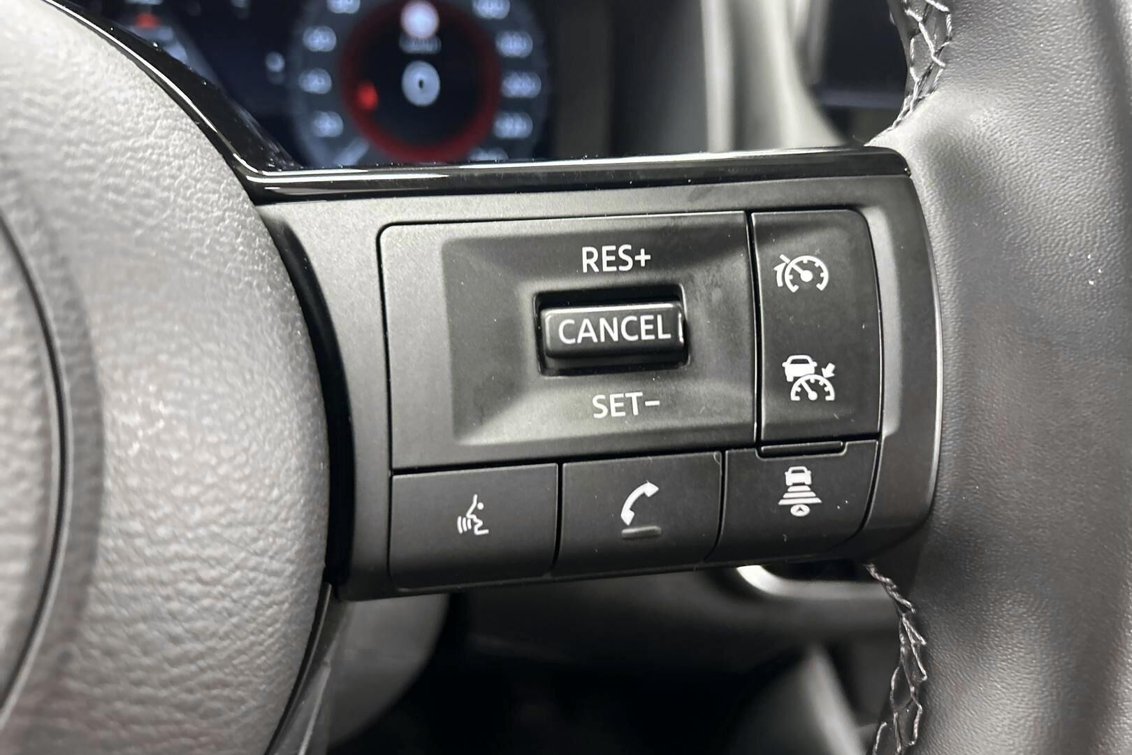 Nissan Qashqai iso kuva 16