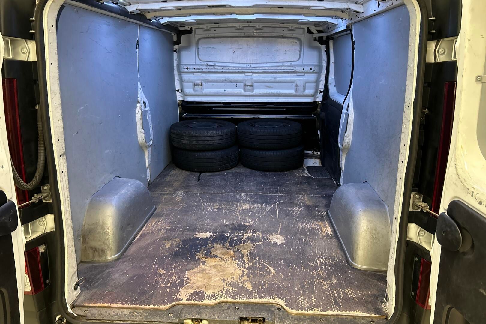 Nissan Primastar iso kuva 11