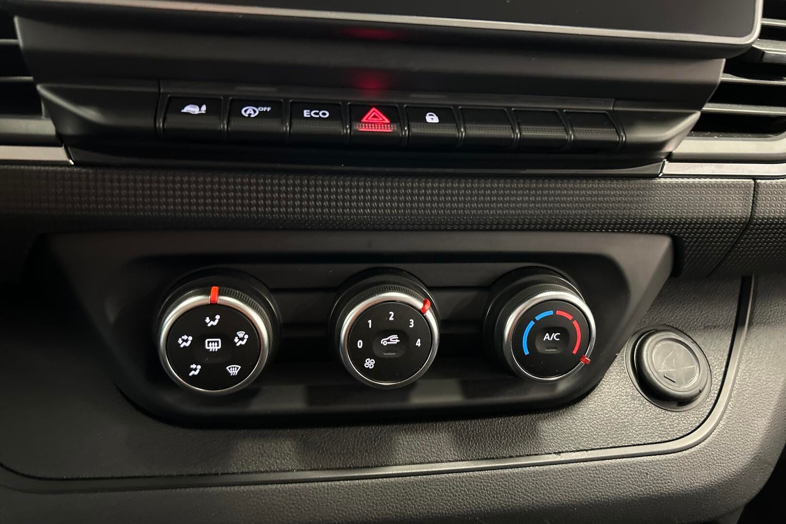 Nissan Primastar iso kuva 18