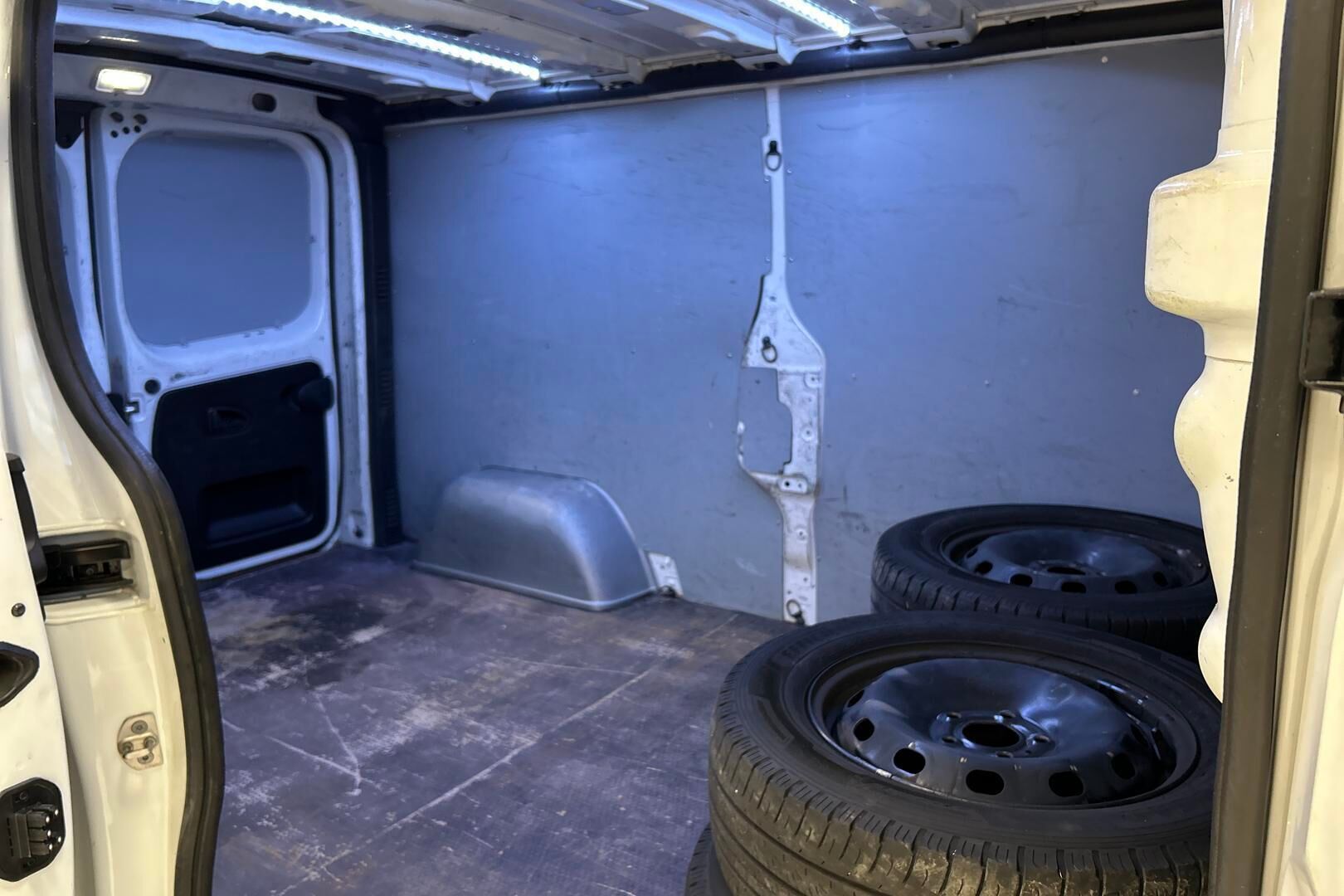 Nissan Primastar iso kuva 24