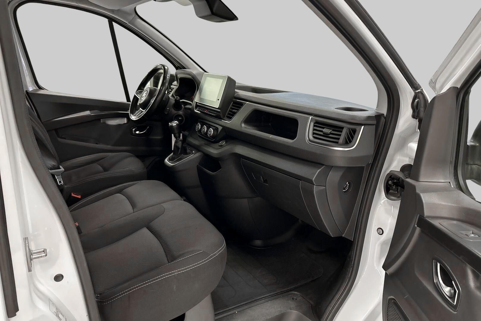 Nissan Primastar iso kuva 9