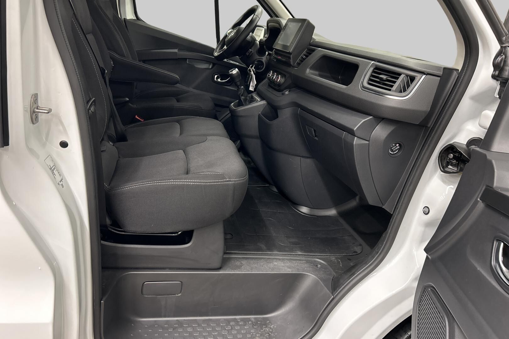 Nissan Primastar iso kuva 14