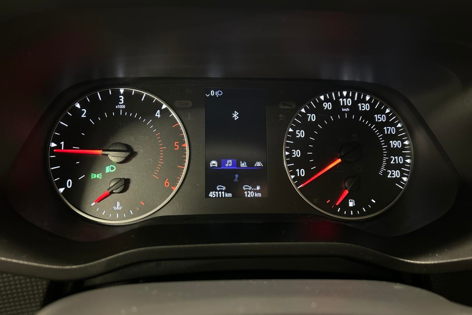 Nissan Primastar iso kuva 15