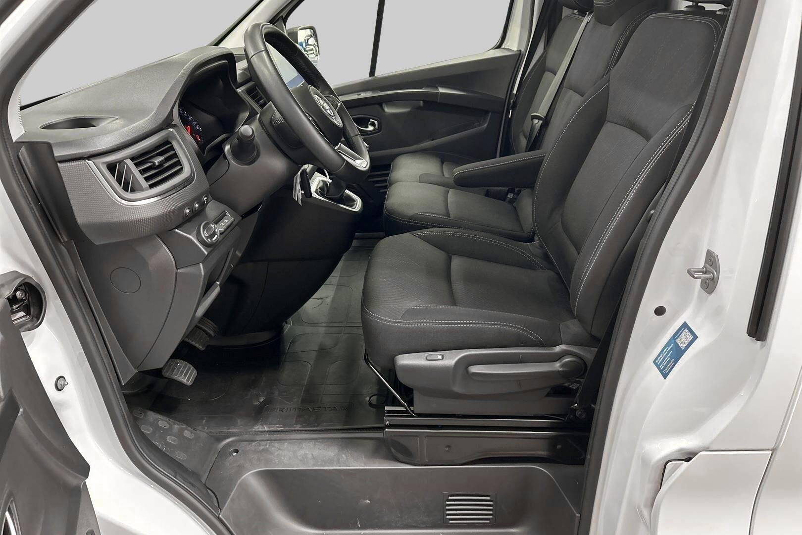 Nissan Primastar iso kuva 8