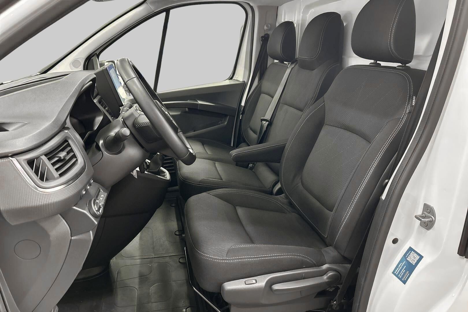 Nissan Primastar iso kuva 9