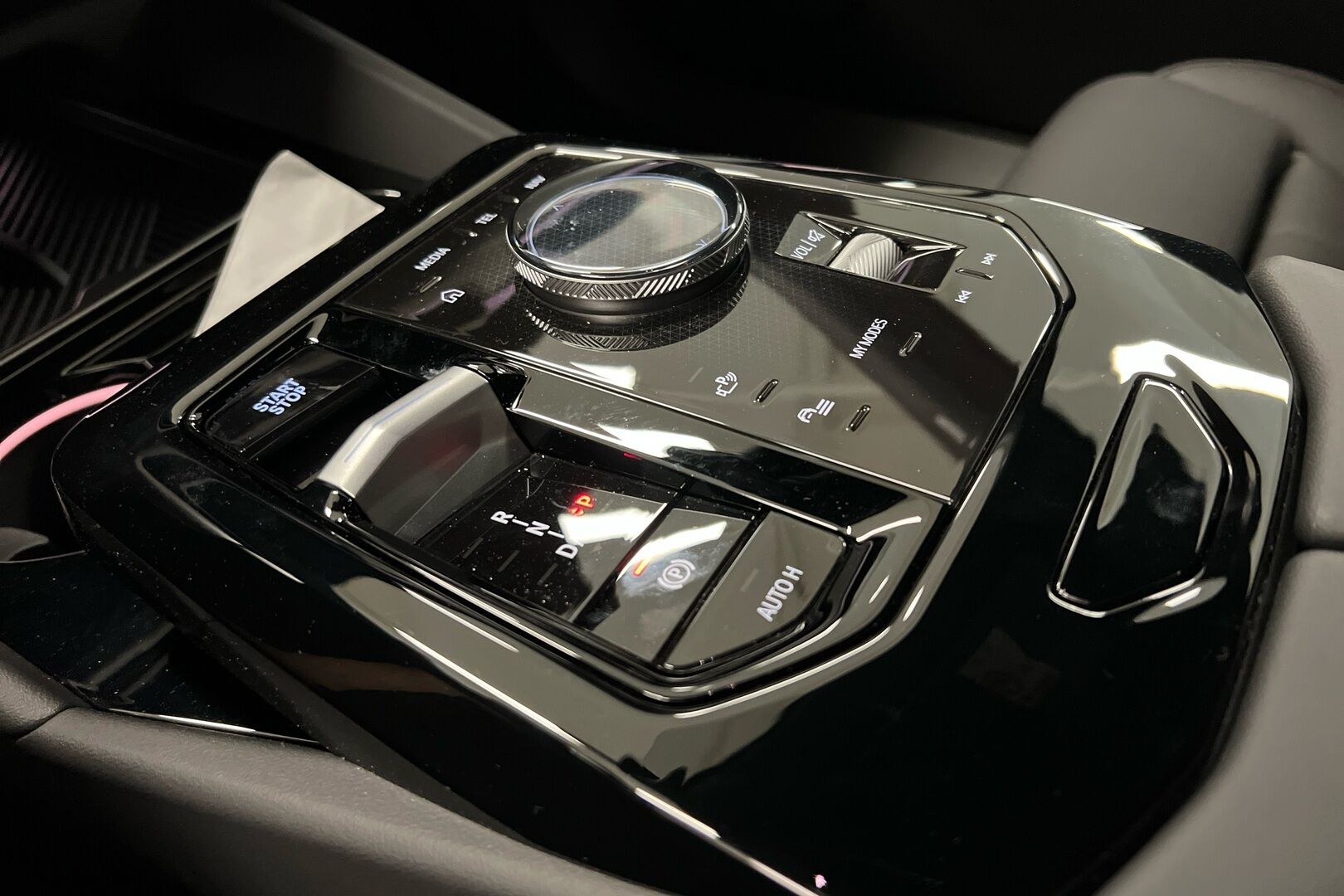 BMW I5 iso kuva 13