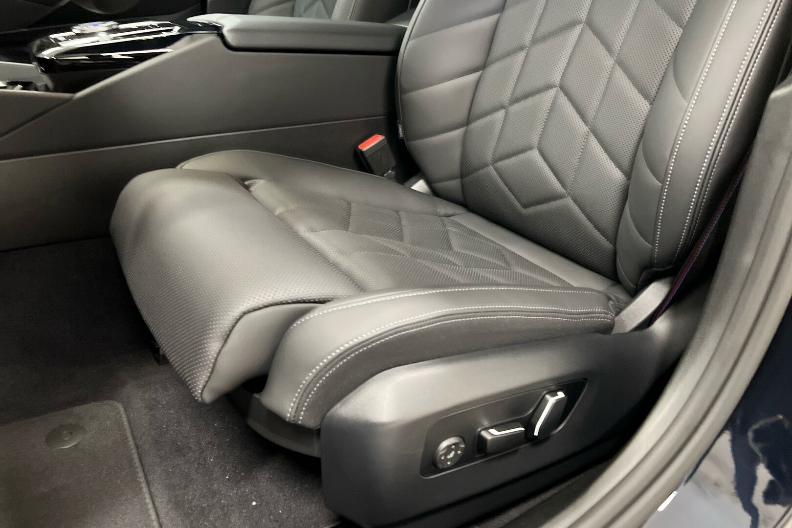 BMW I5 iso kuva 18