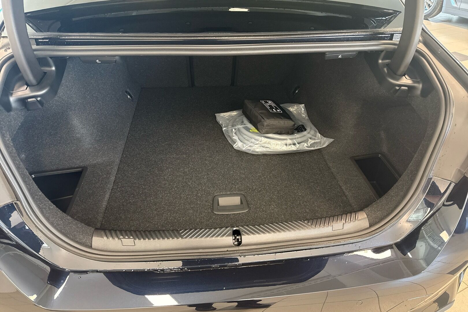BMW i5 iso kuva 11