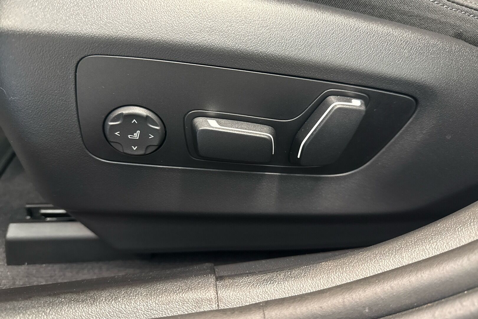 BMW i5 iso kuva 14