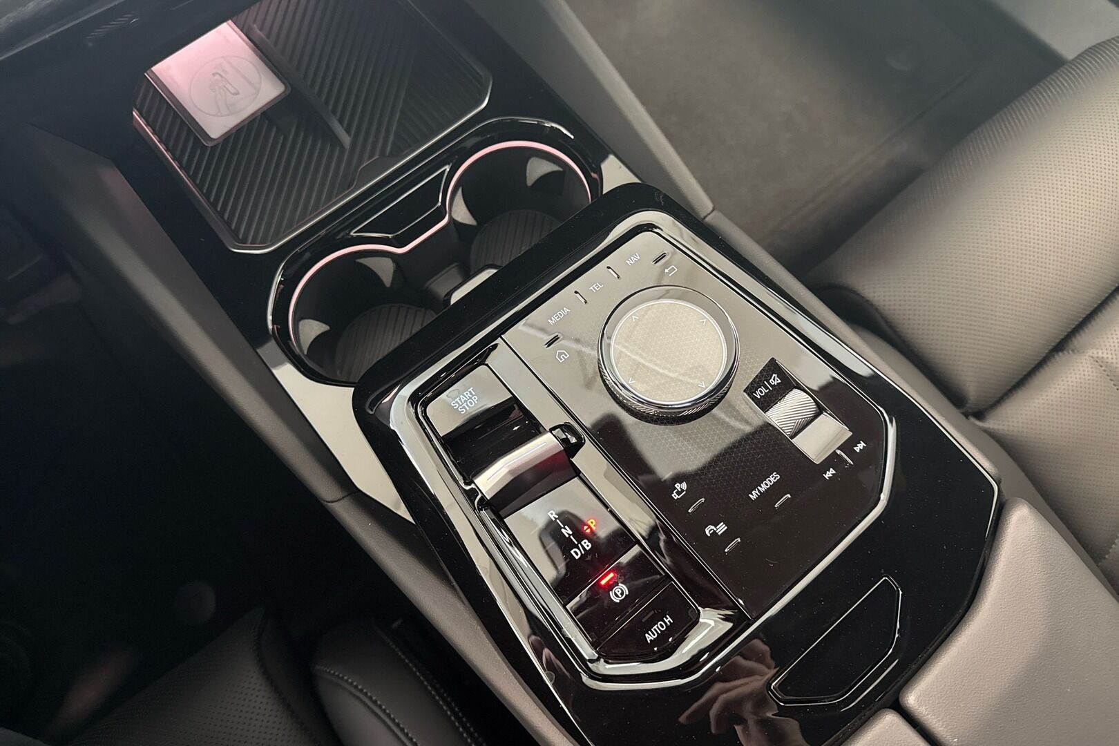 BMW i5 iso kuva 18