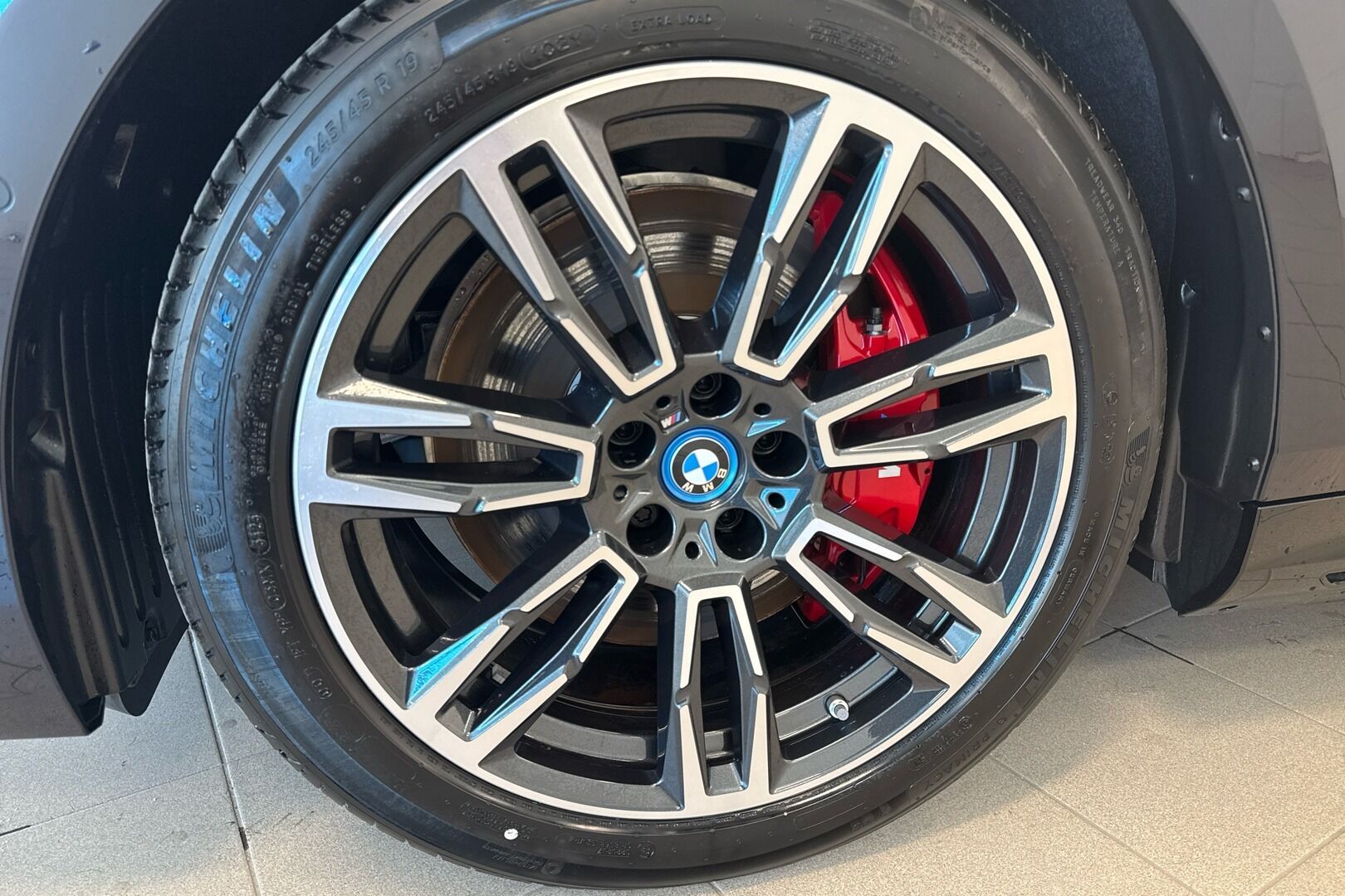 BMW i5 iso kuva 7