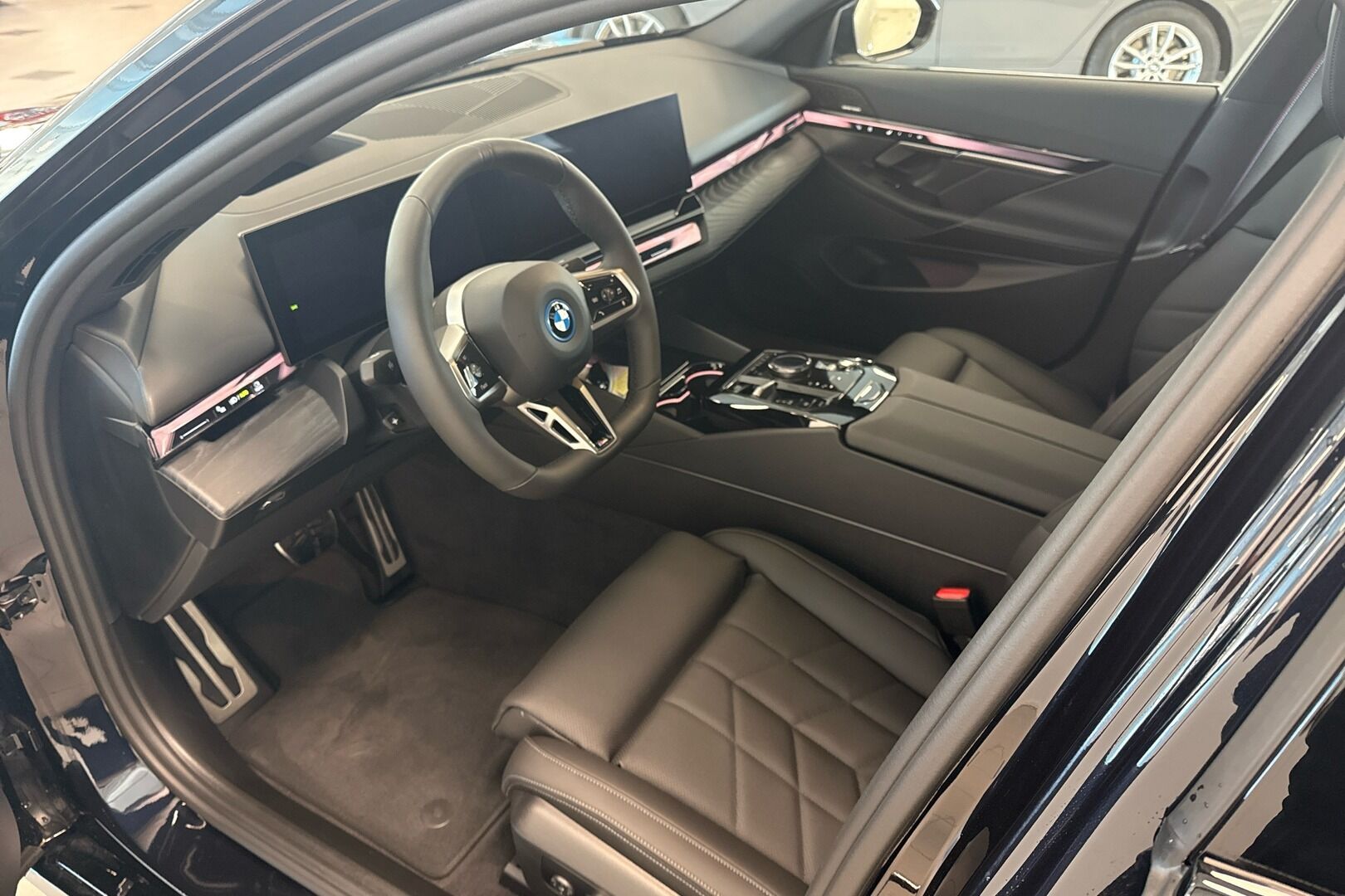 BMW i5 iso kuva 8
