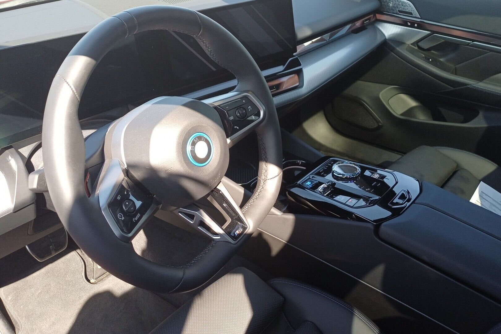 BMW i5 iso kuva 1