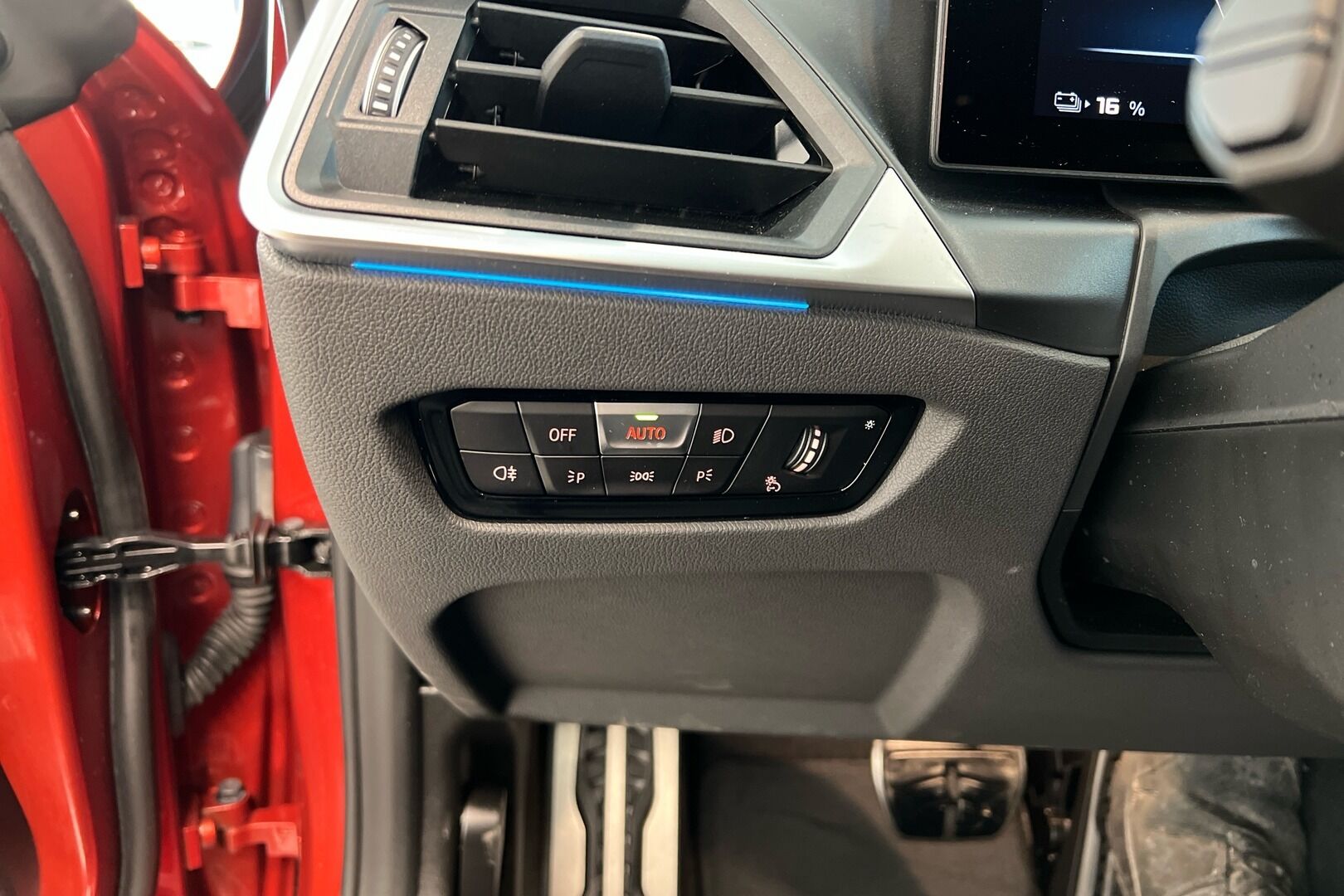 BMW i4 iso kuva 17