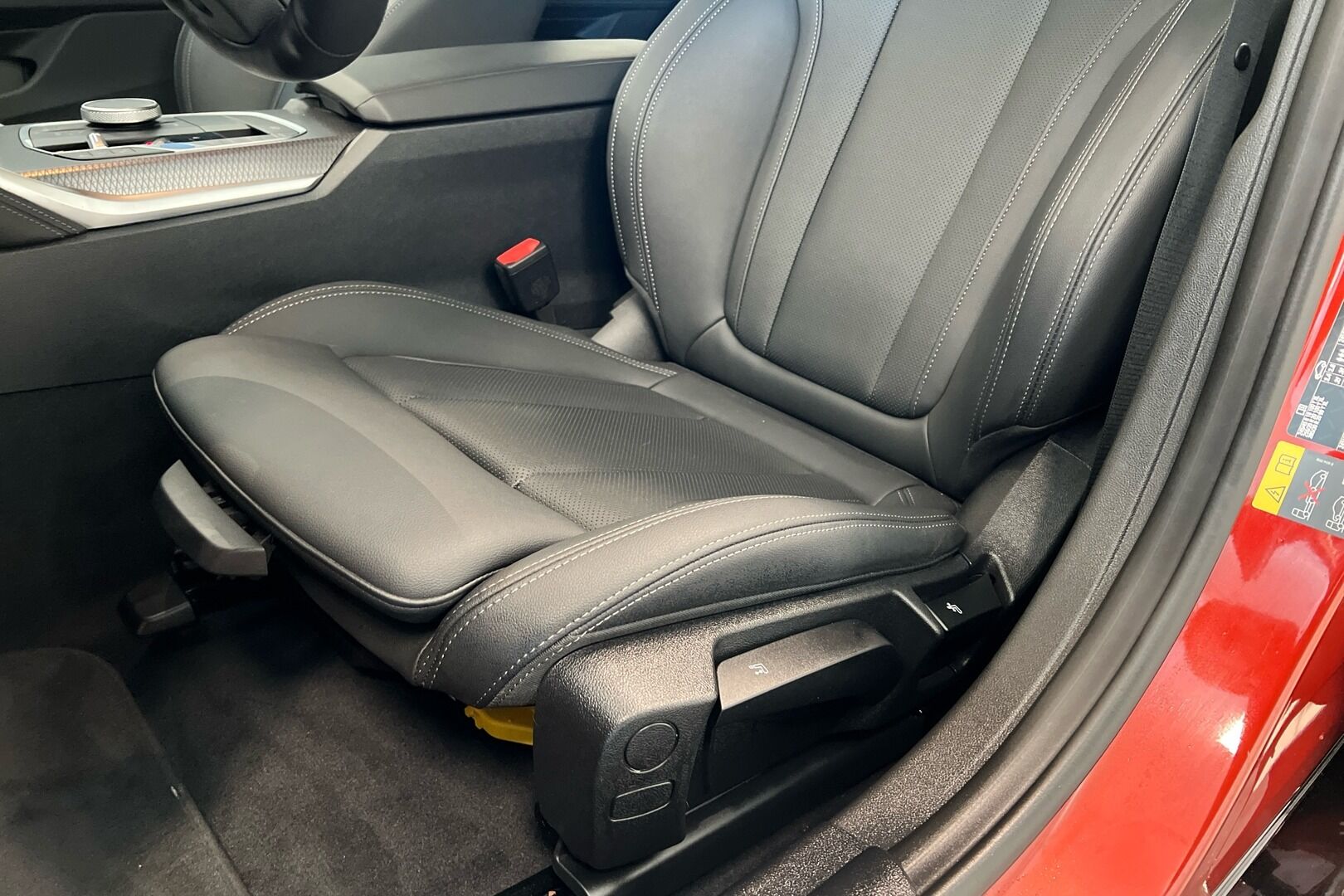 BMW i4 iso kuva 20