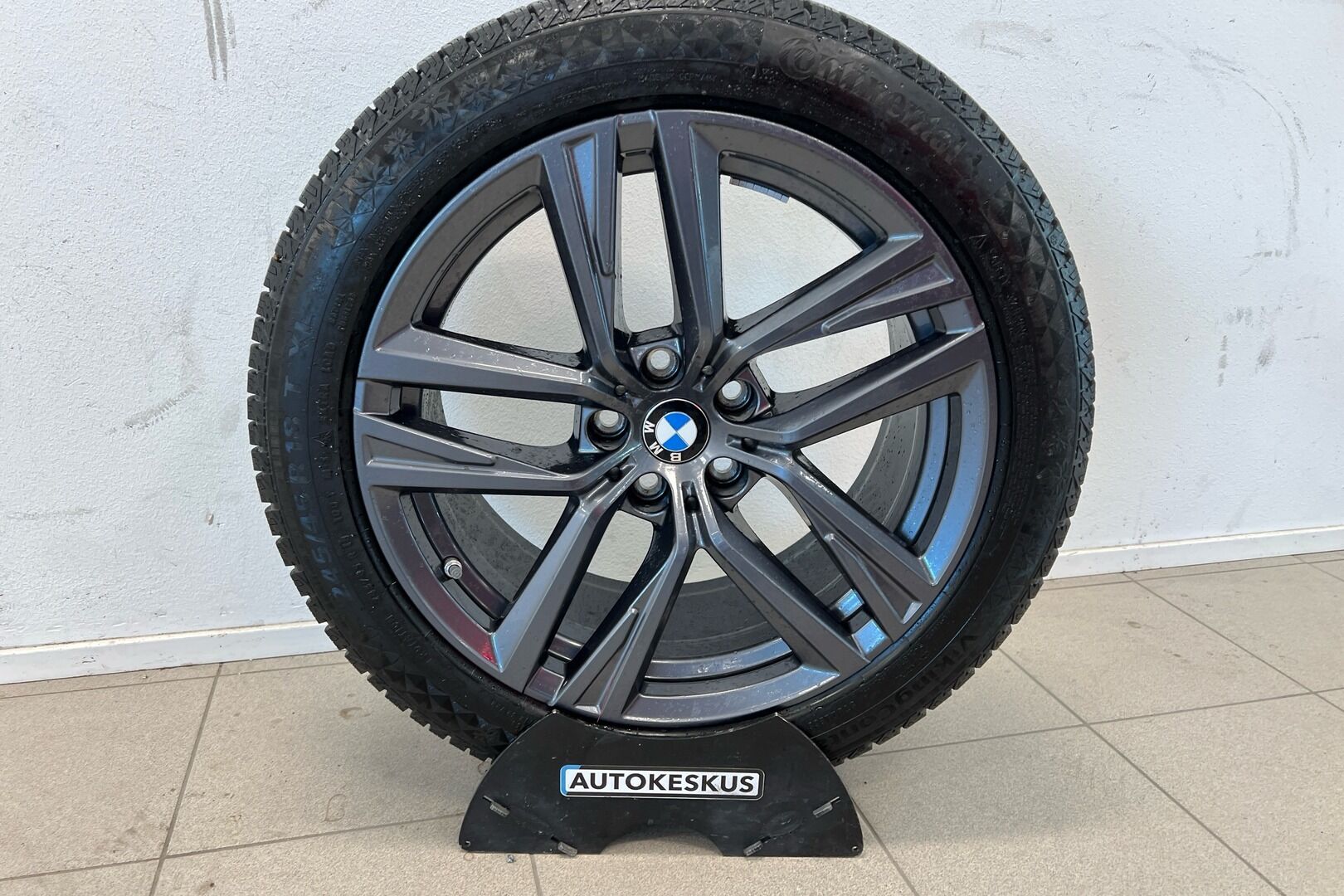 BMW i4 iso kuva 22
