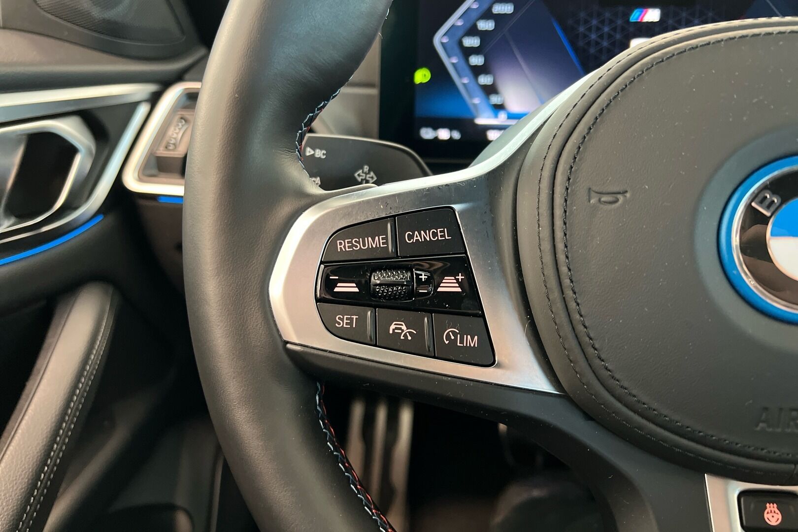 BMW i4 iso kuva 23
