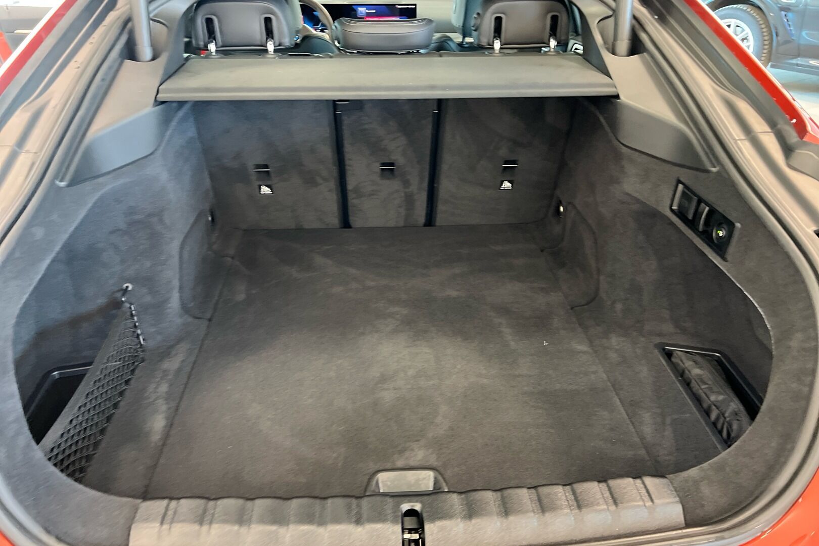 BMW i4 iso kuva 7